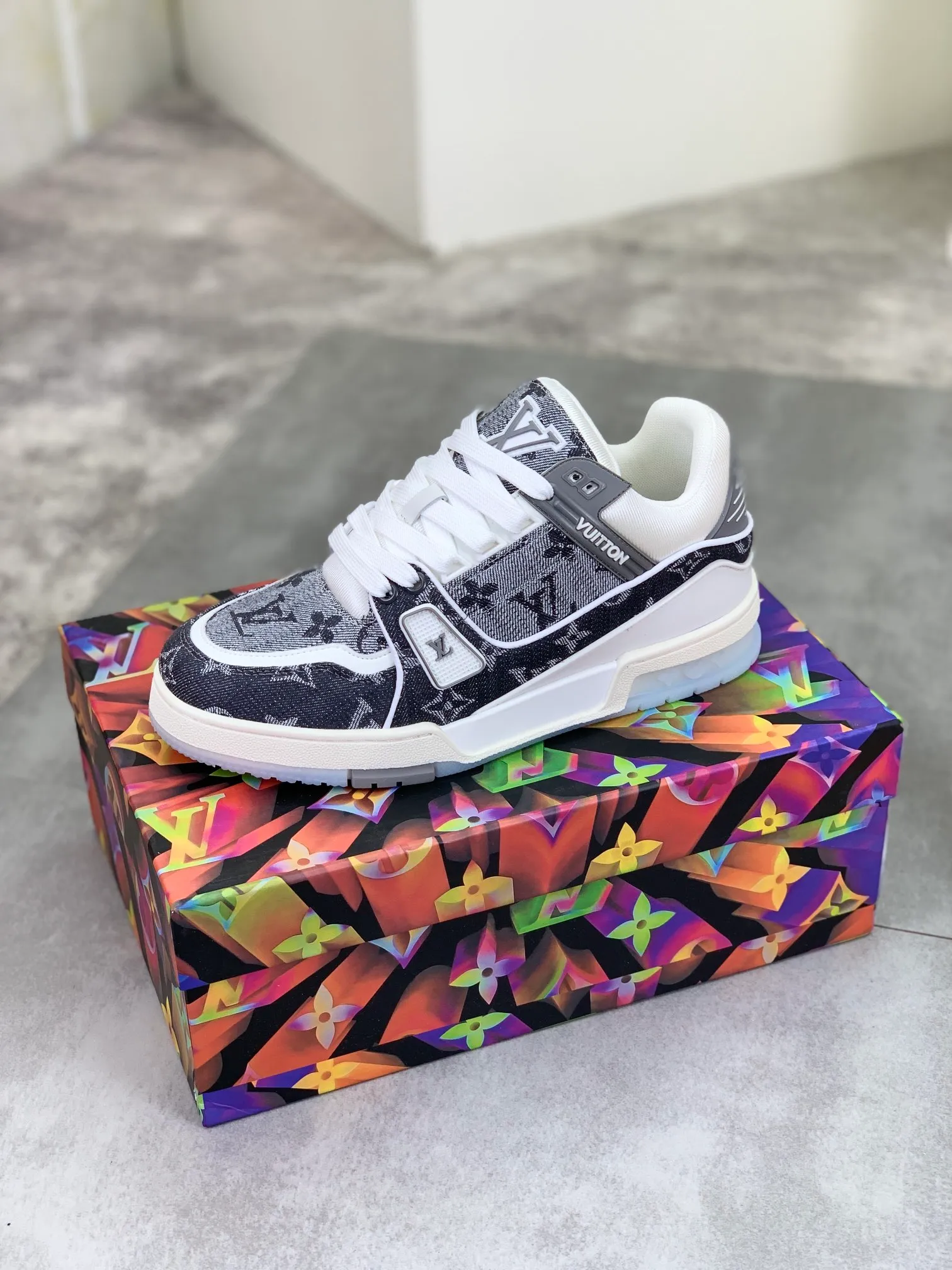 Men's men's shoes 💰P540 New style 💰💎💎Latest color High version 2025Louis*Vuitto* LV Traine Catwalk TRAINER outsole and fabric private model A shoe that definitely costs a lot of money and effort. This series was designed after the arrival of Vifgil. It is favored by many fans every season. Original TPU outsole Original packaging Men's size: 38-45 (46 can be customized) Color: 2️⃣ colors available (available from stock, super fast delivery)